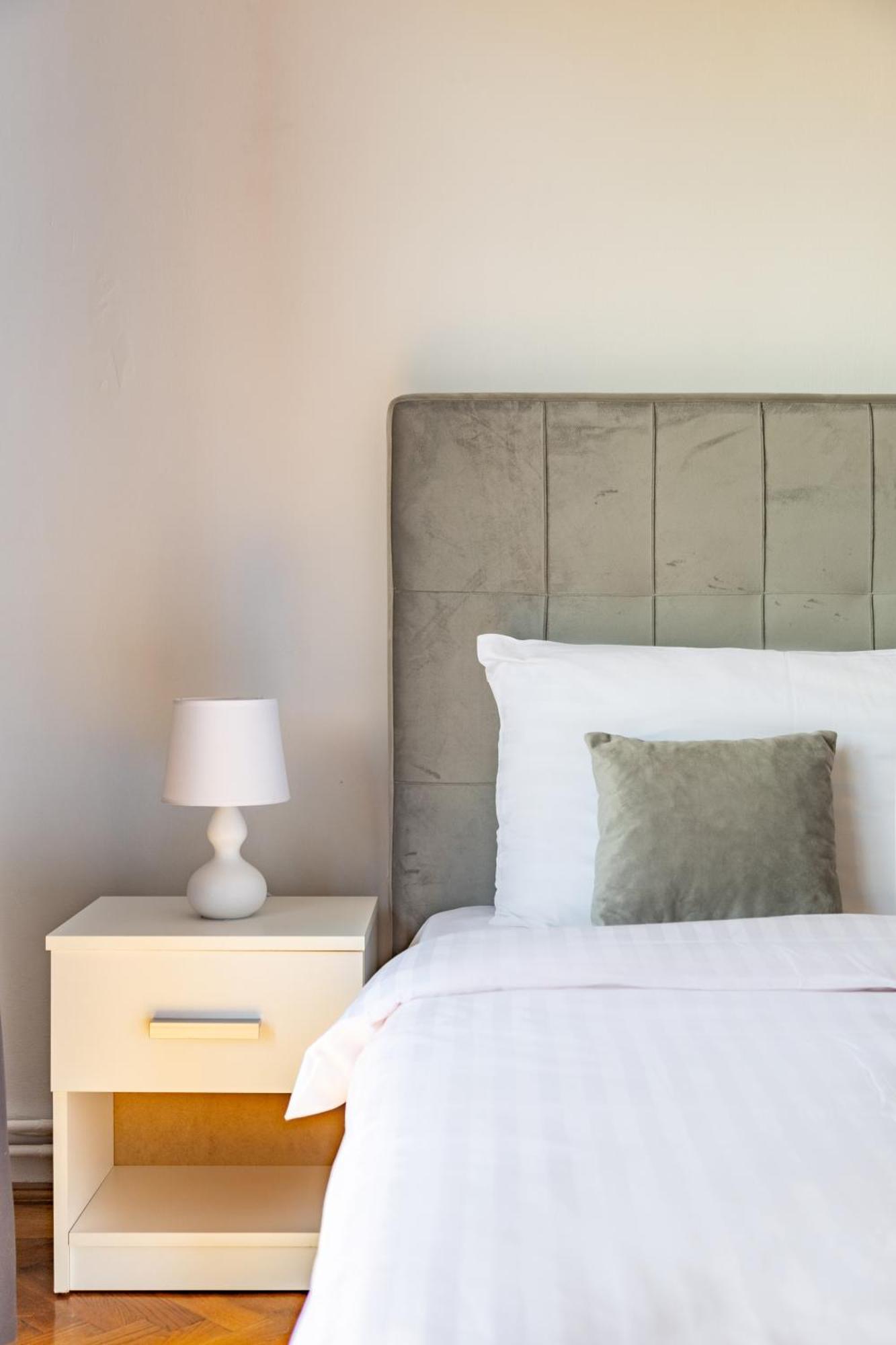 Downtown Victoria Apartments By Citybookings Bucarest Habitación foto